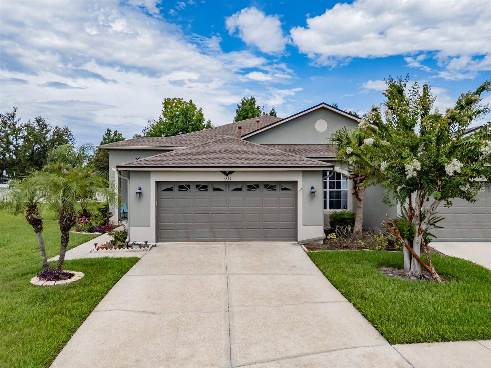 1237 AMBRIDGE DR, Wesley Chapel, FL 33543