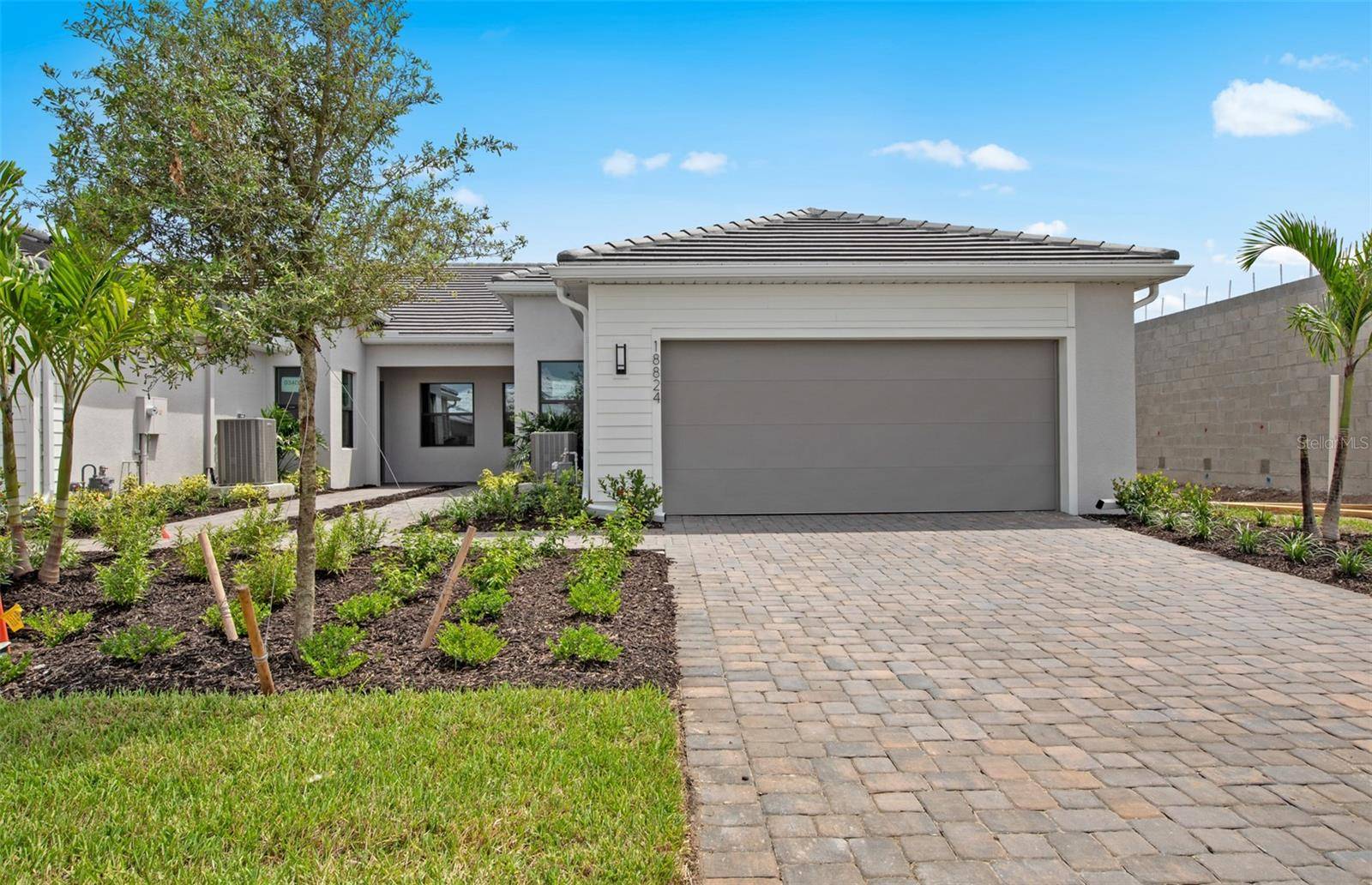 18604 HARBOR SANDS PL, Lakewood Ranch, FL 34211