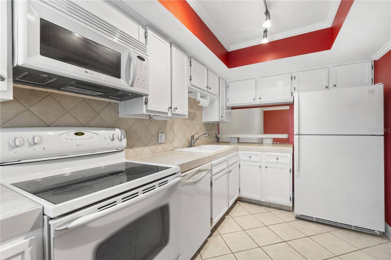 3823 N OAK DR #K22, Tampa, FL 33611
