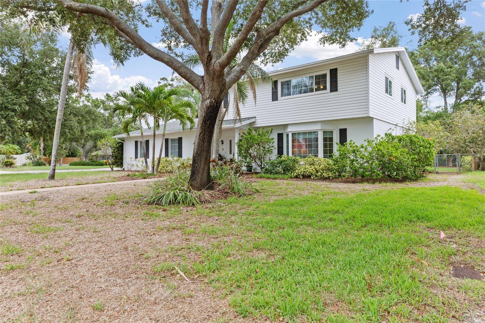 1901 DORMIEONE RD N, St Petersburg, FL 33710