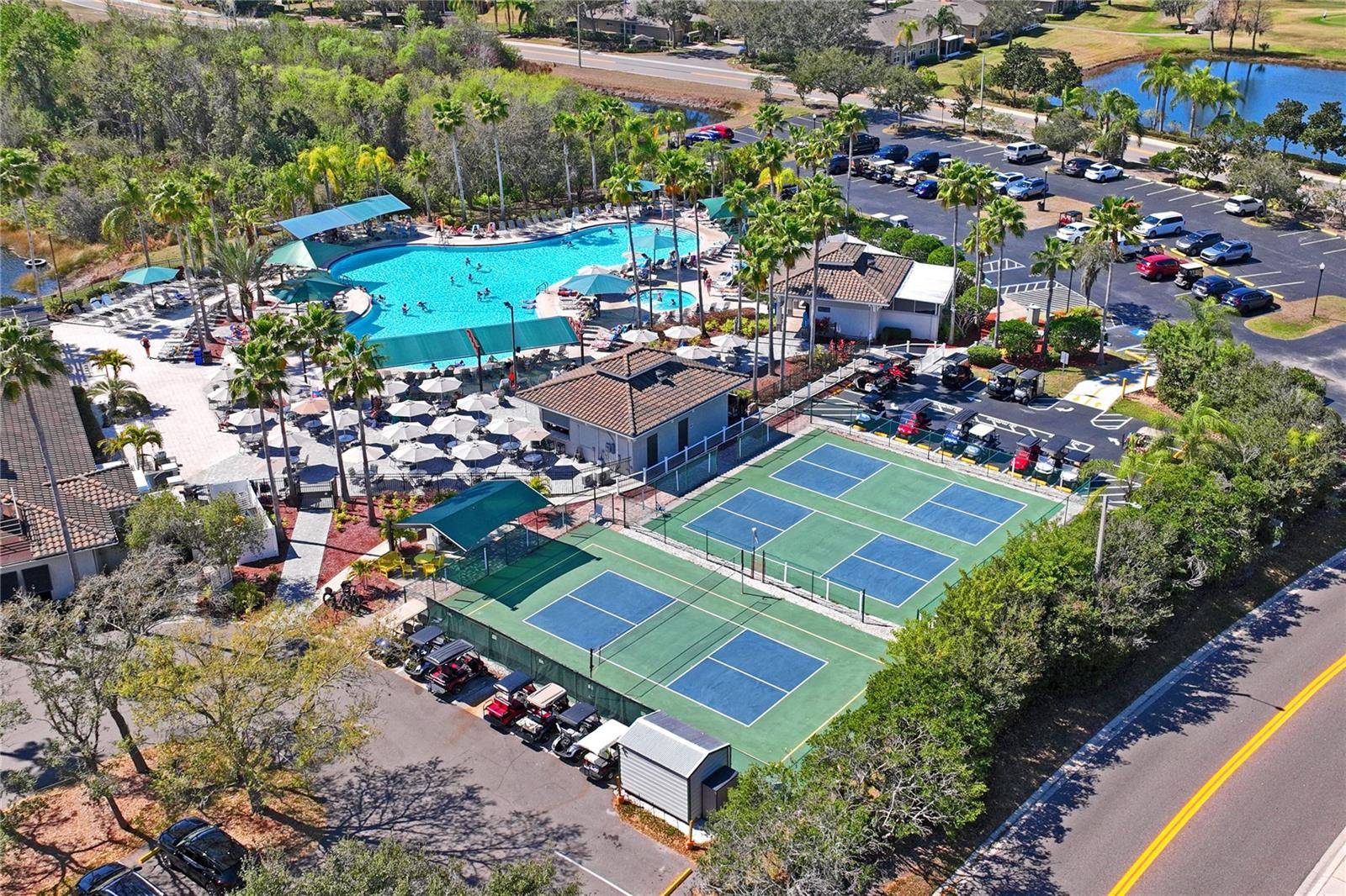 2208 WORTHINGTON GREENS DR #2208, Sun City Center, FL 33573