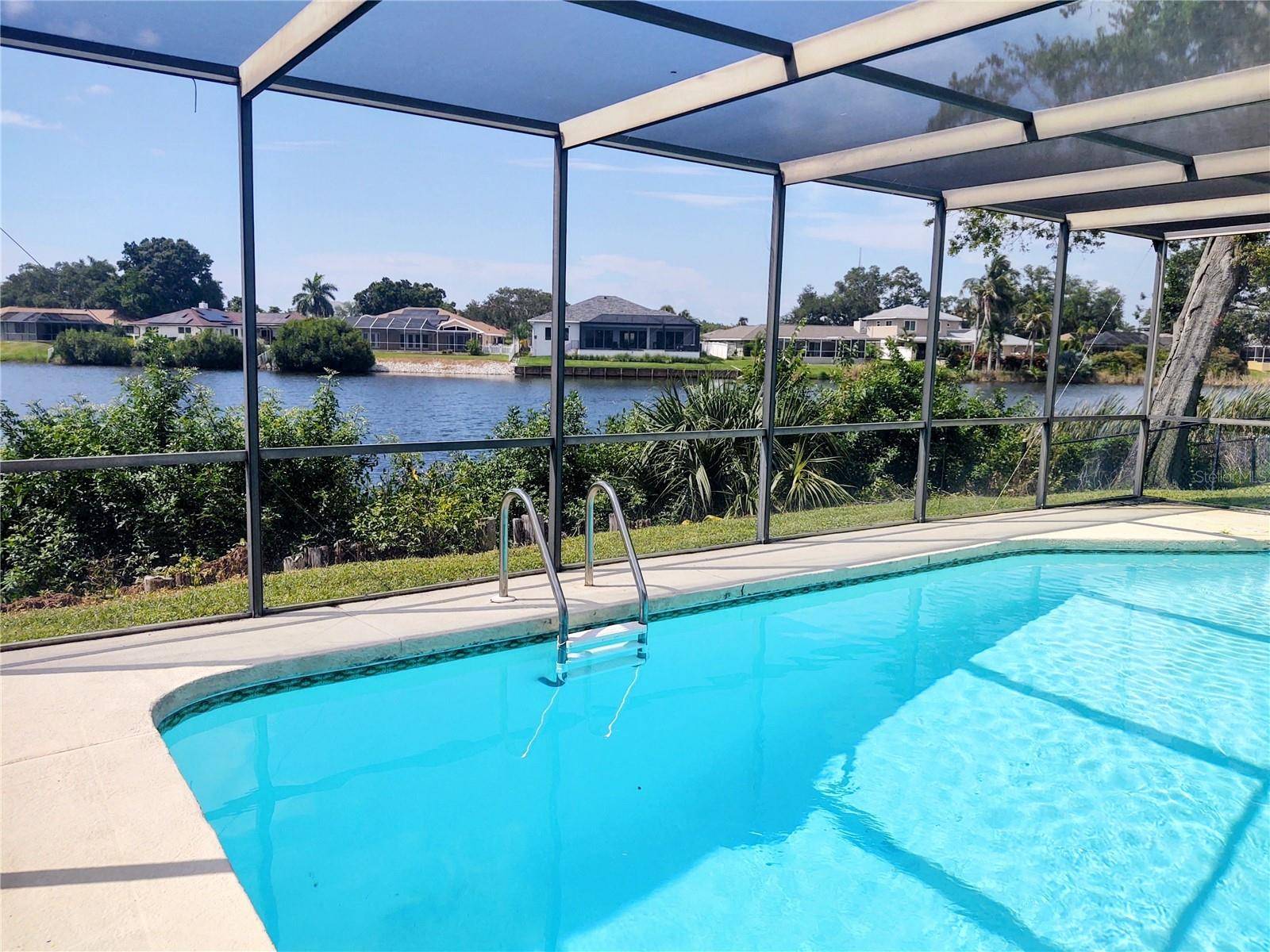 619 RIVIERA BAY DR NE, St Petersburg, FL 33702