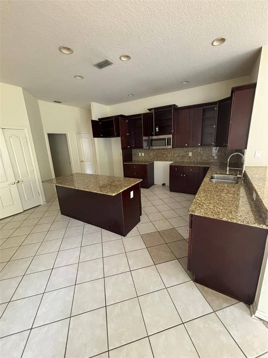 5141 SILVER CHARM TER, Zephyrhills, FL 33544