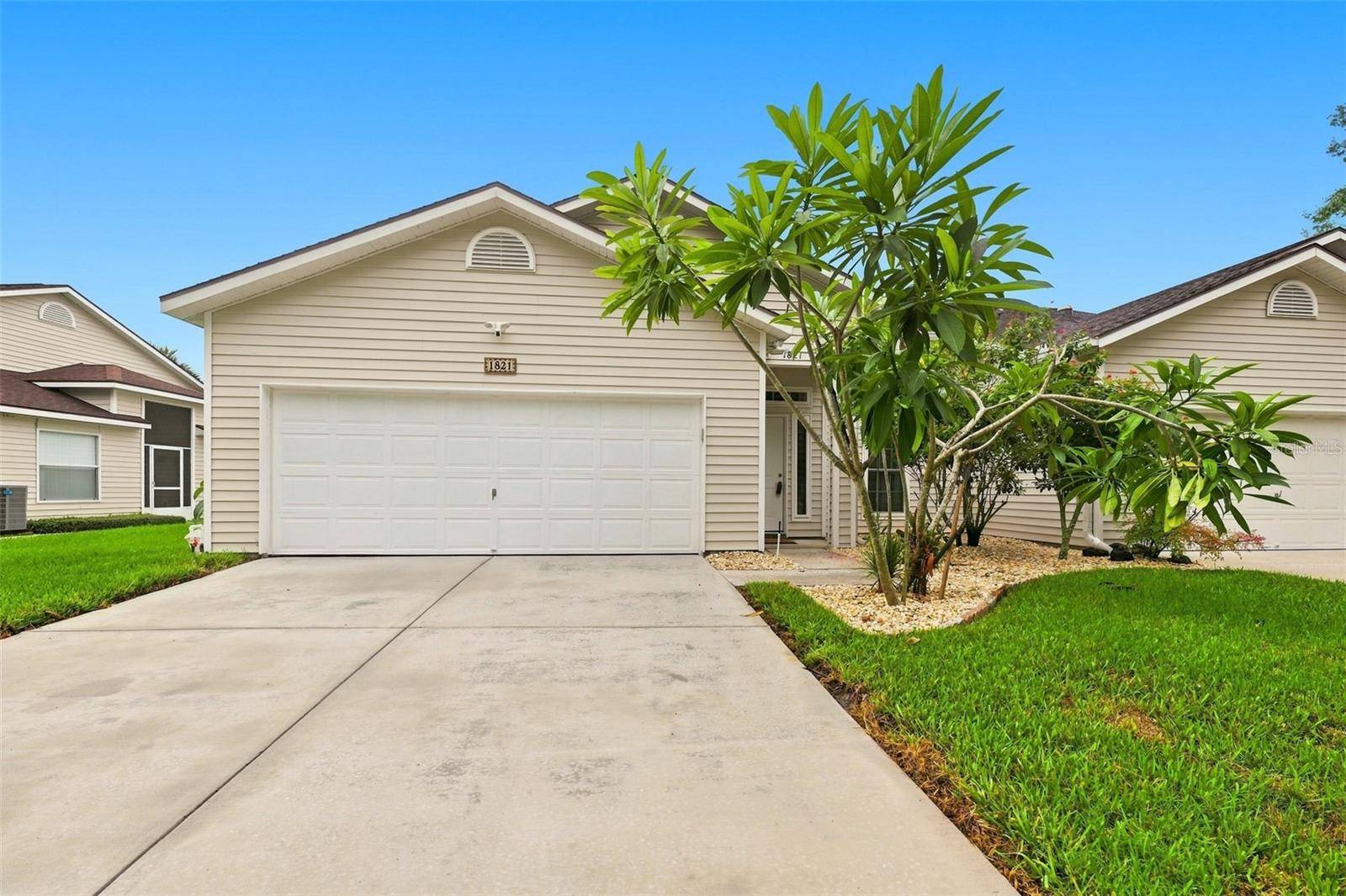1821 LAKE HERON DR, Lutz, FL 33549