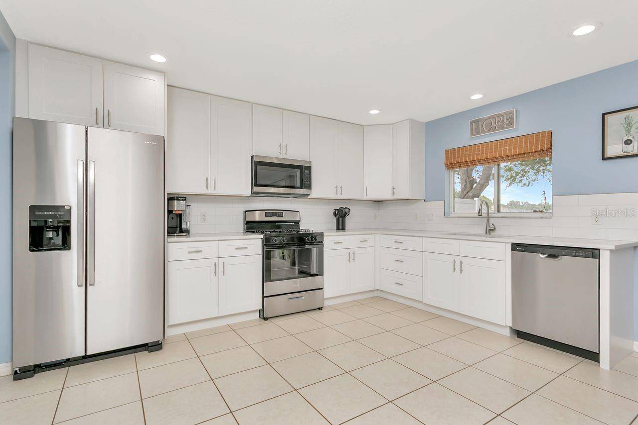 6818 WATERTON DR, Riverview, FL 33578