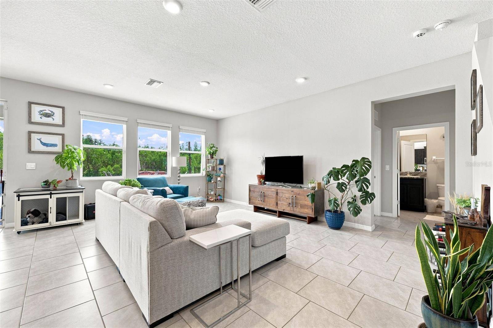 8673 BOWER BASS CIR, Wesley Chapel, FL 33545