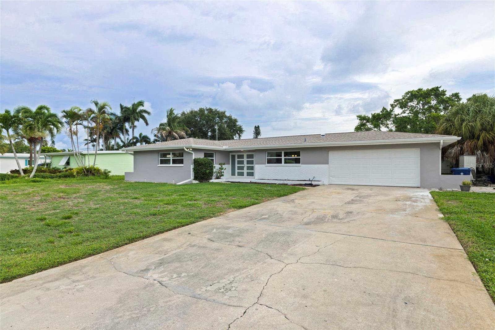 7073 S SHORE DR S, St Petersburg, FL 33707