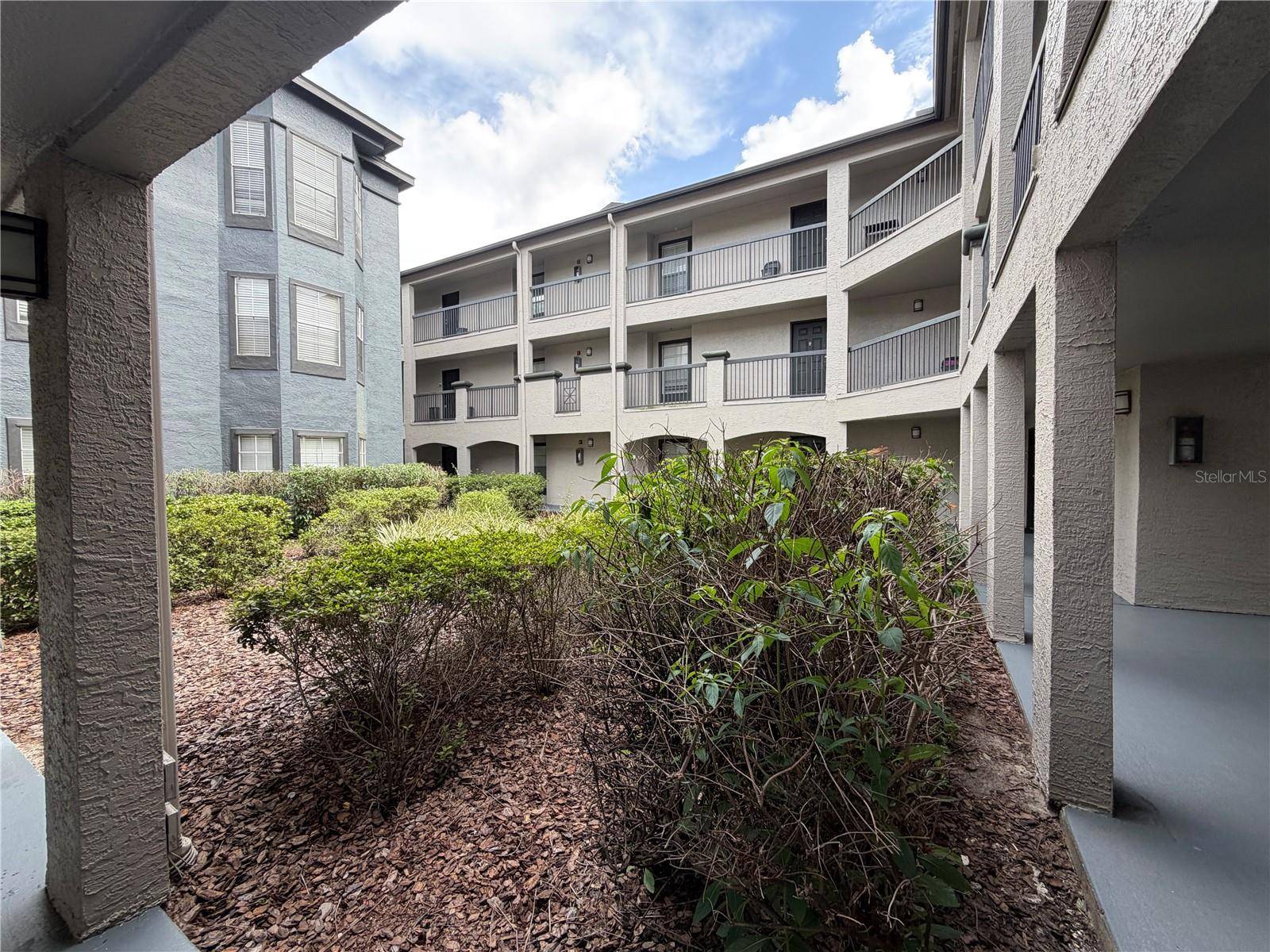 13210 ARBOR ISLE DR #102, Temple Terrace, FL 33637