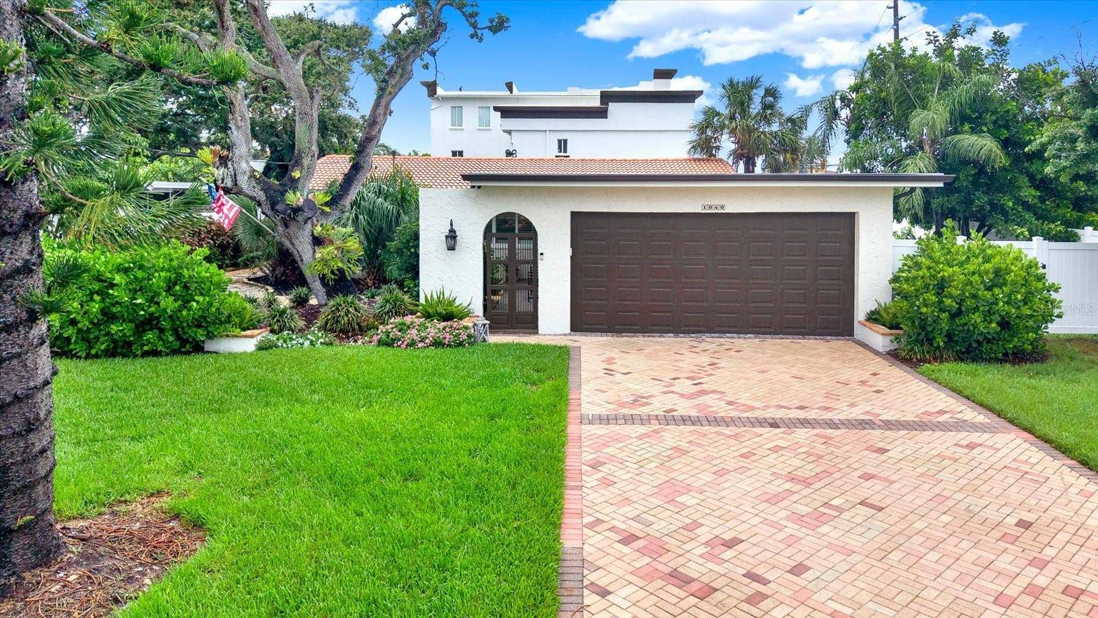 1040 PALM DR, Belleair Beach, FL 33786