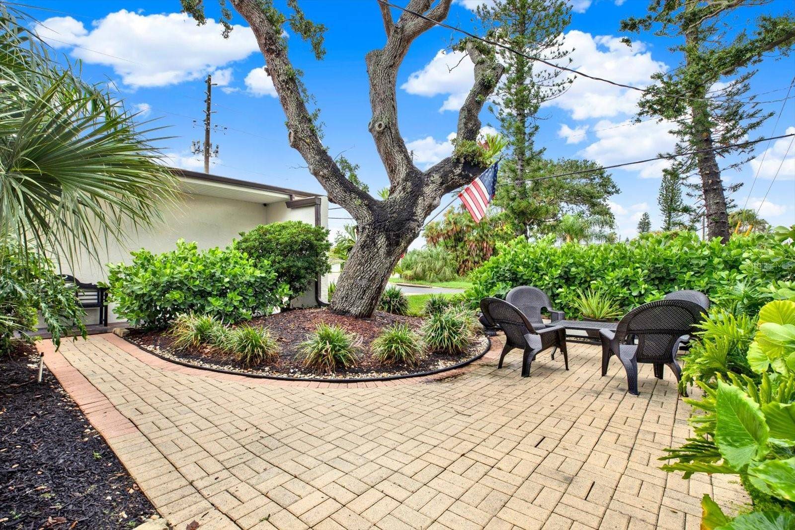 1040 PALM DR, Belleair Beach, FL 33786