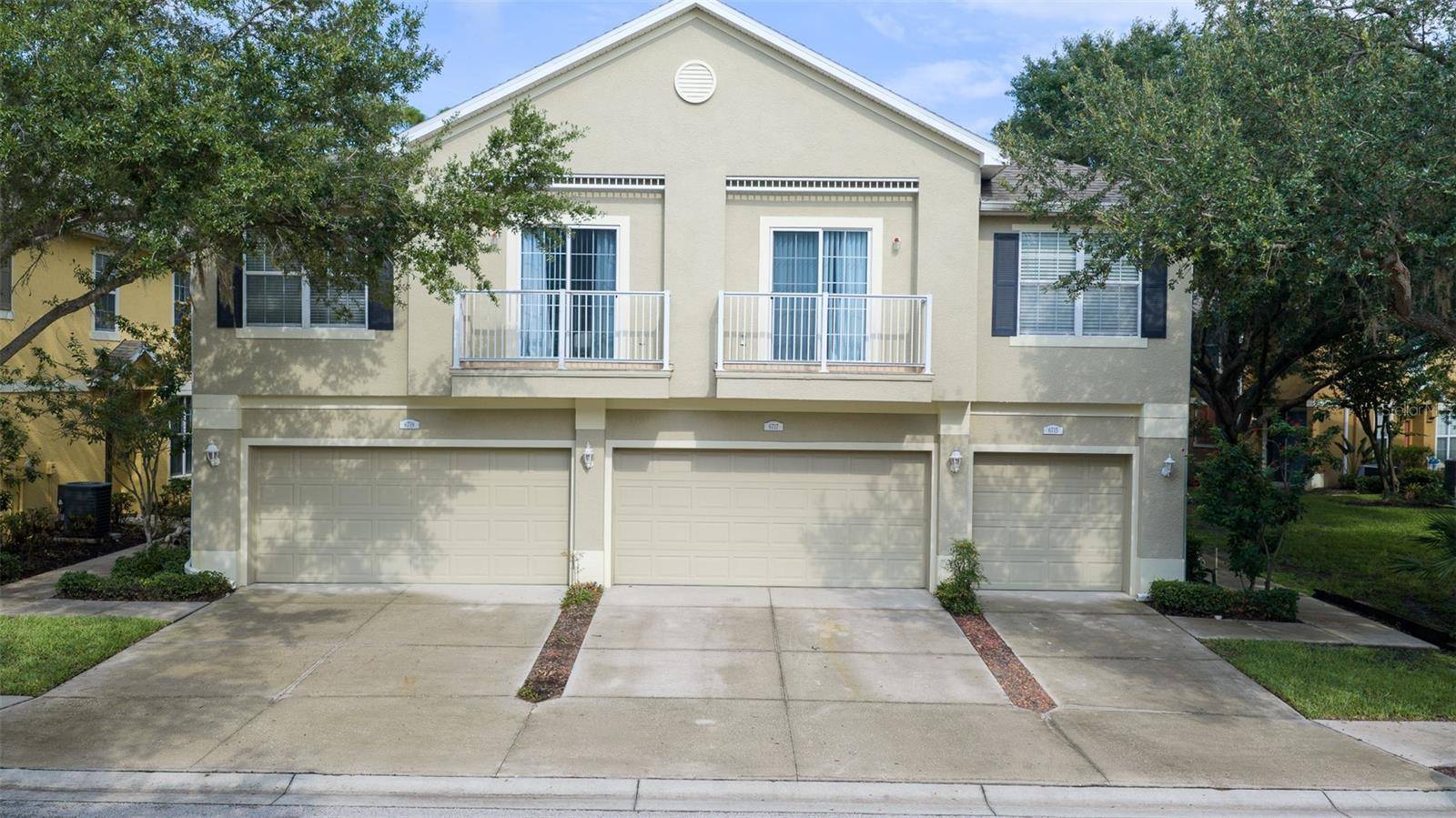 6717 EAGLE FEATHER DR, Riverview, FL 33578