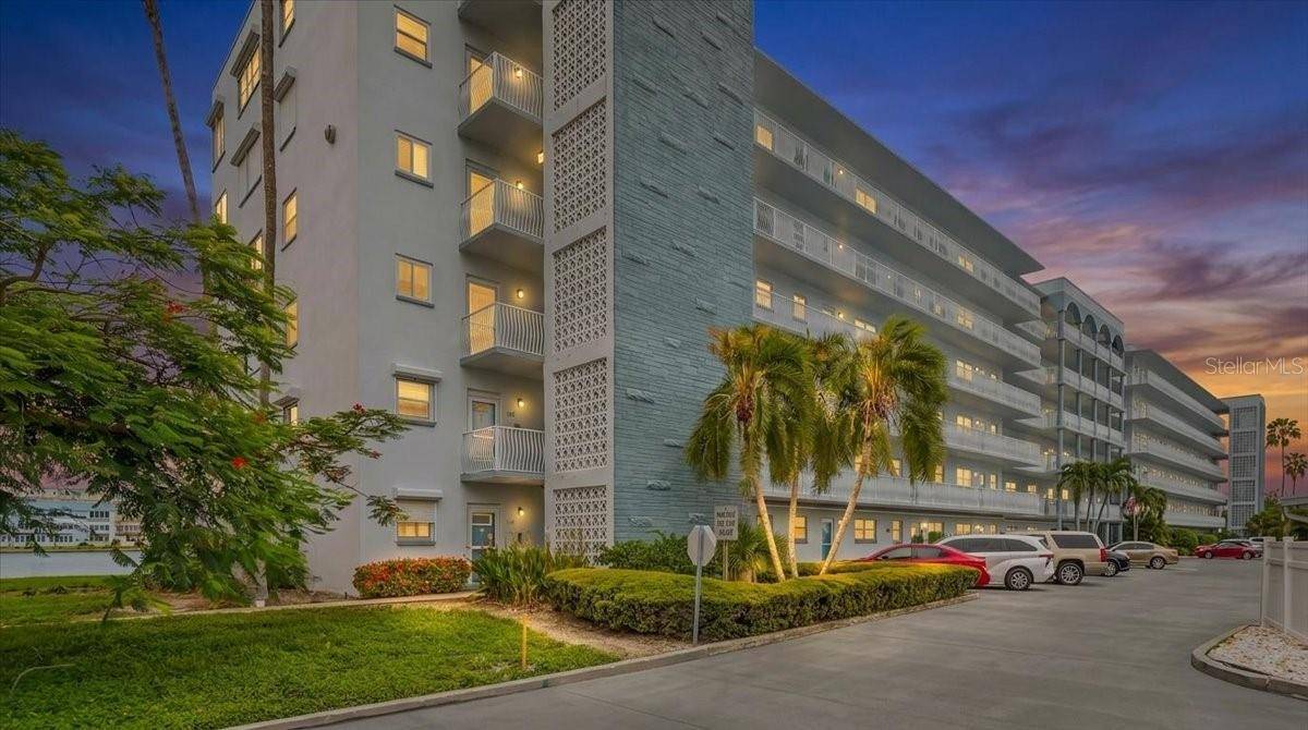 5925 SHORE BLVD S #302, Gulfport, FL 33707