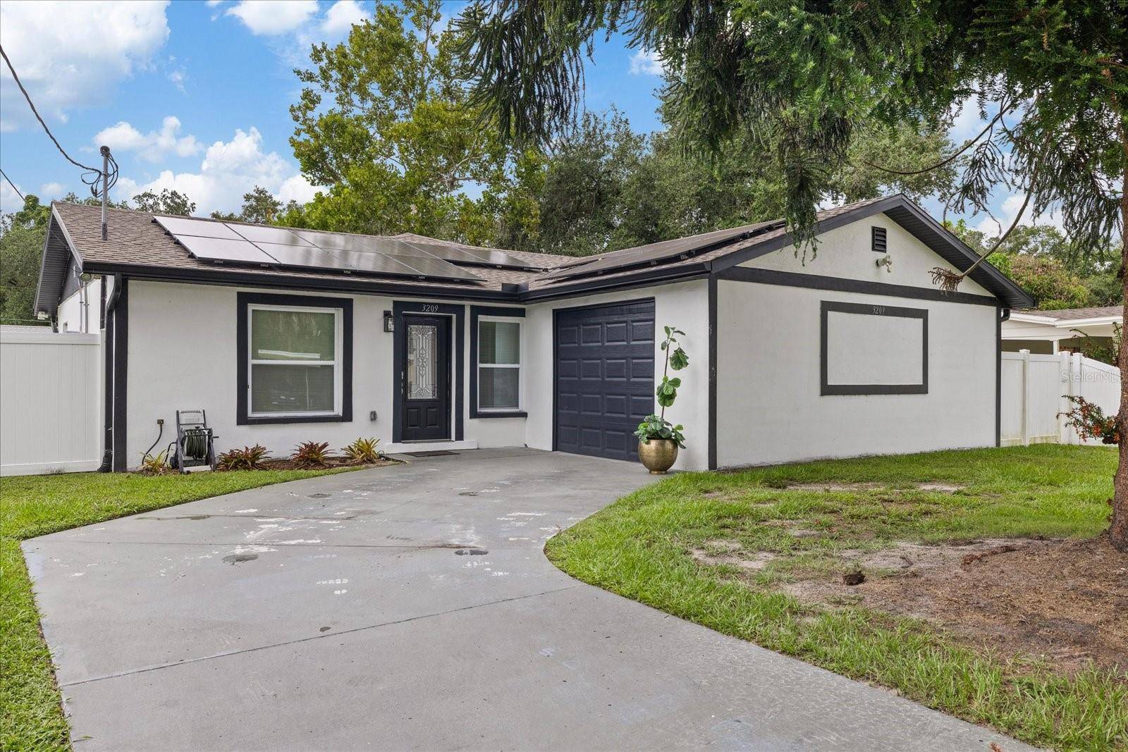 3209 E HANNA AVE, Tampa, FL 33610