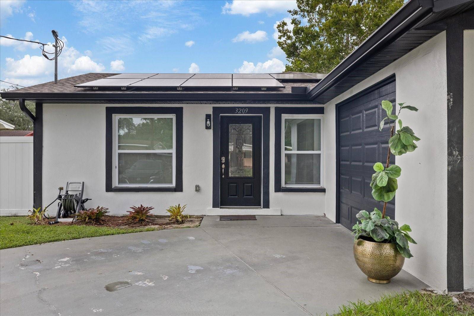 3209 E HANNA AVE, Tampa, FL 33610