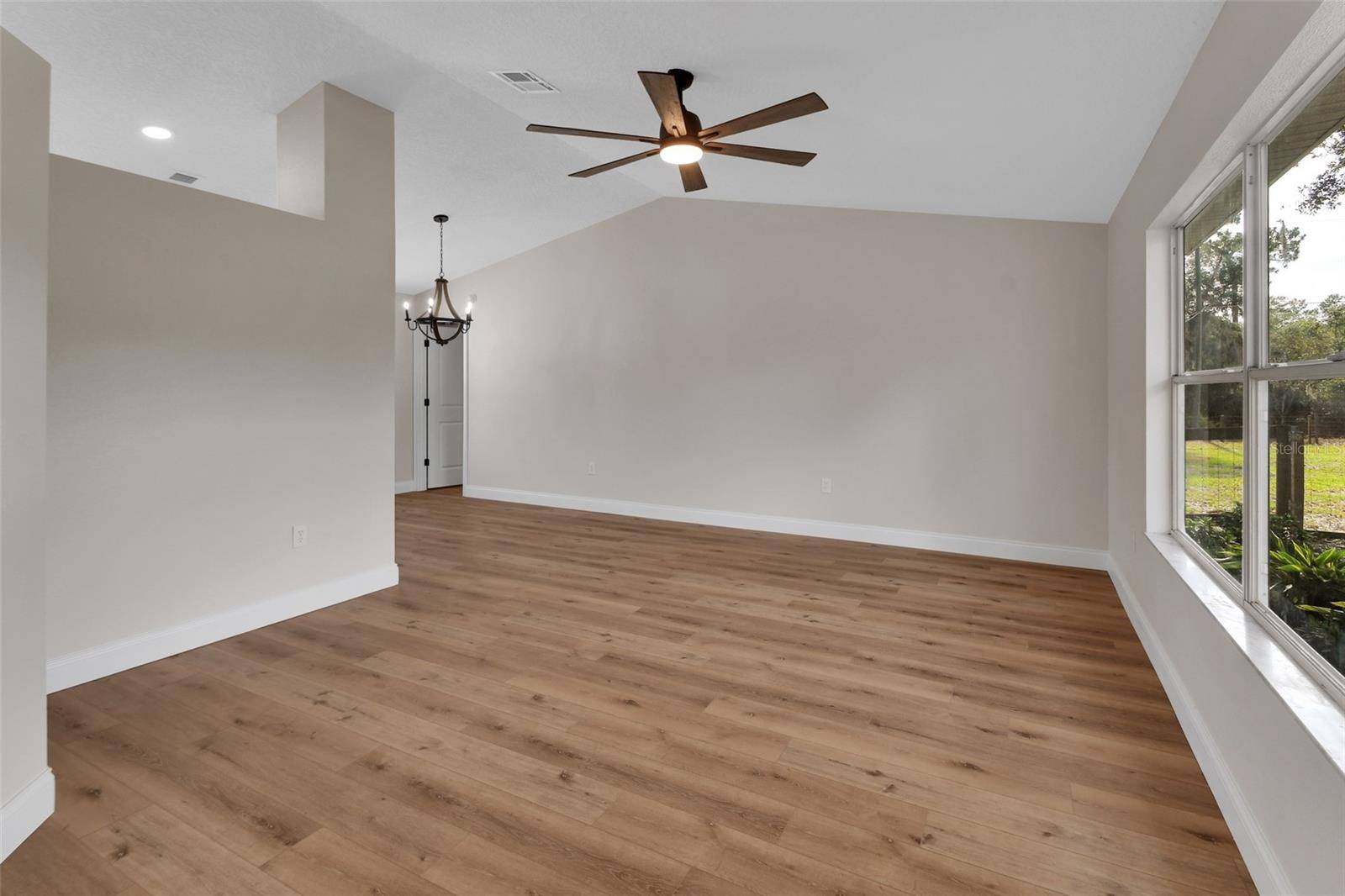 1251 SEMINOLE DR, De Leon Springs, FL 32130