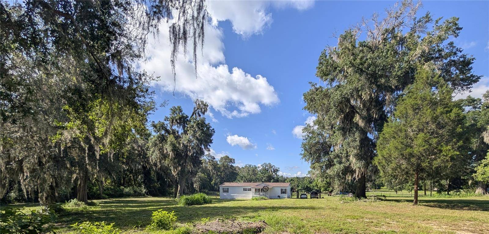 123 AMOS RD, Crescent City, FL 32112