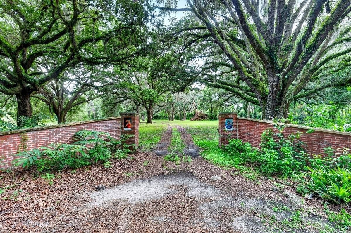 1980 LAKE HIRES RD, De Leon Springs, FL 32130