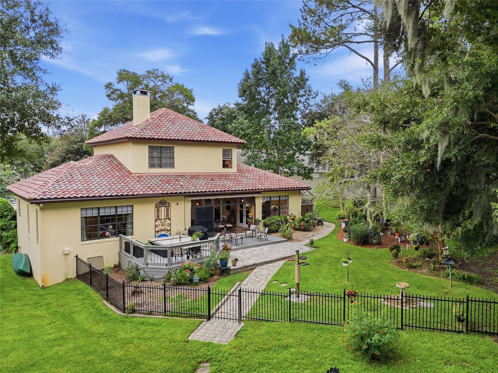 315 W BLUE WATER EDGE DR, Eustis, FL 32736