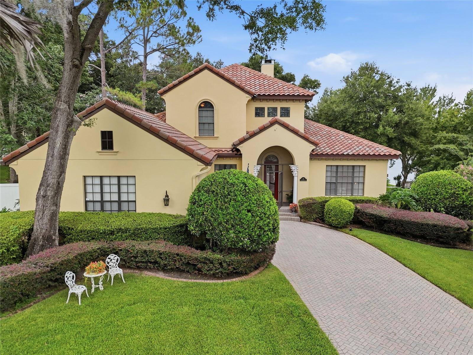 315 W BLUE WATER EDGE DR, Eustis, FL 32736