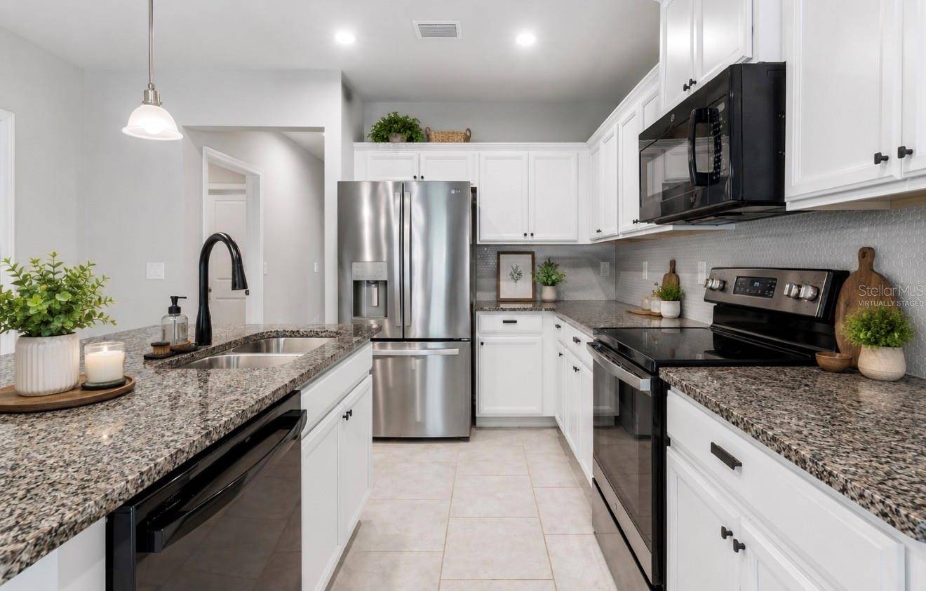 18307 TURNING LEAF CIR, Land O Lakes, FL 34638