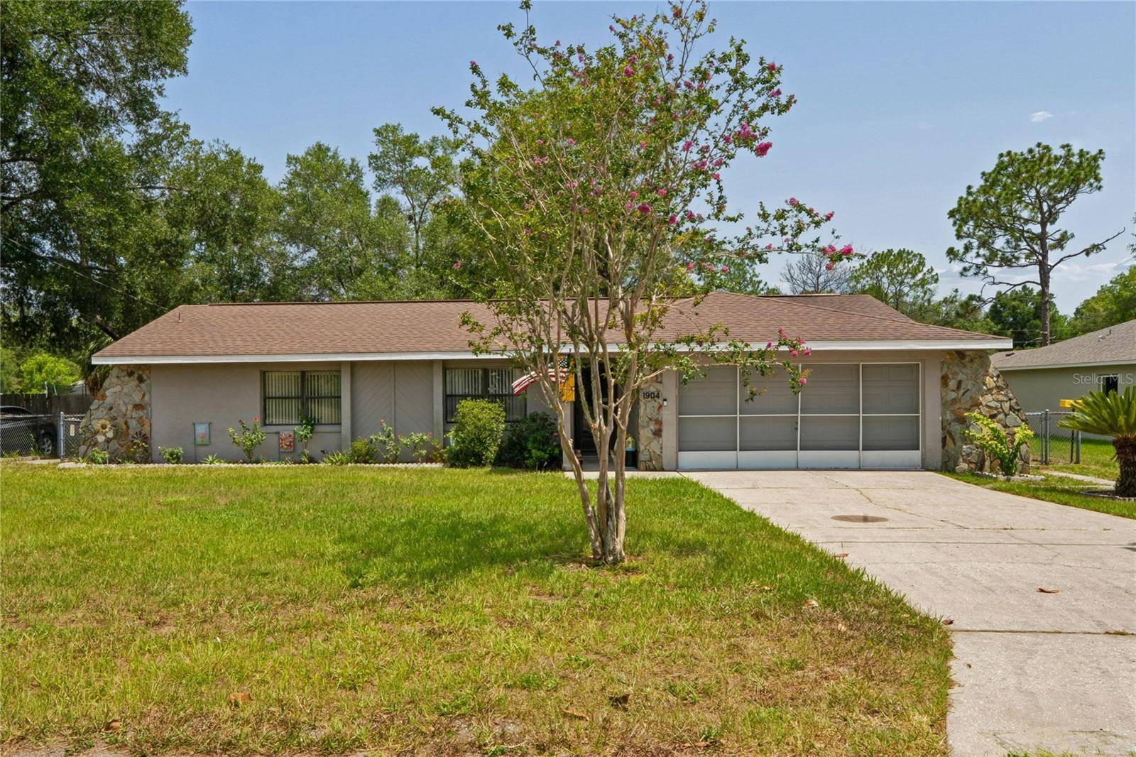1904 W BELGRADE DR, Citrus Springs, FL 34434