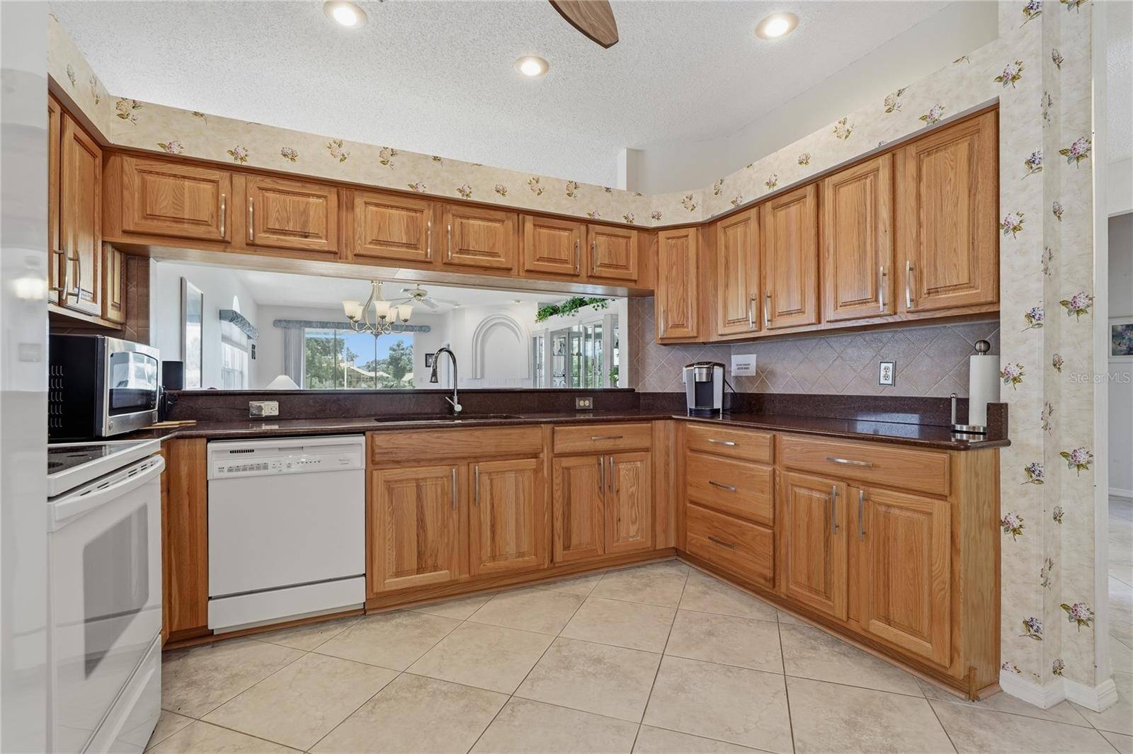 1063 DARTFORD DR, Tarpon Springs, FL 34688