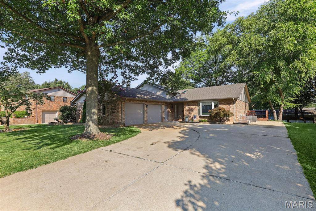 149 Stahl DR, Smithton, IL 62285