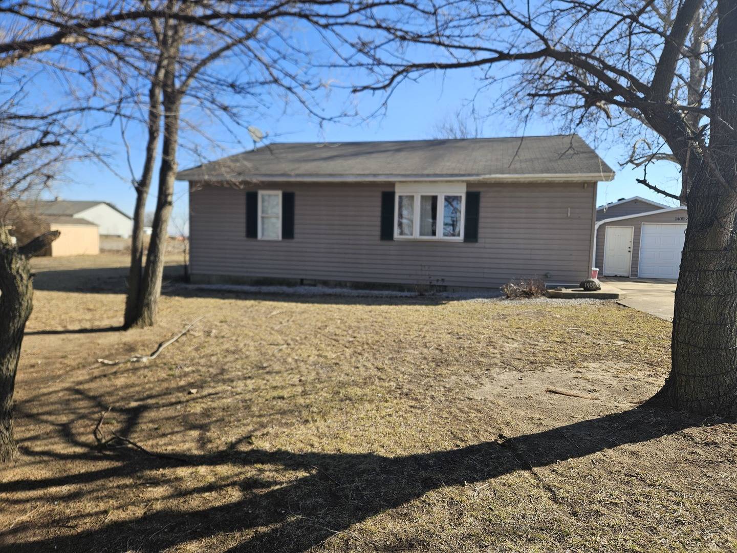1408 N State RTE 1-17, Momence, IL 60954