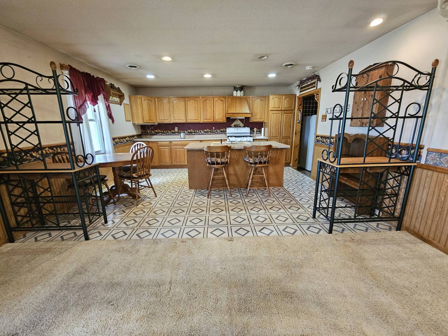 1408 N State RTE 1-17, Momence, IL 60954