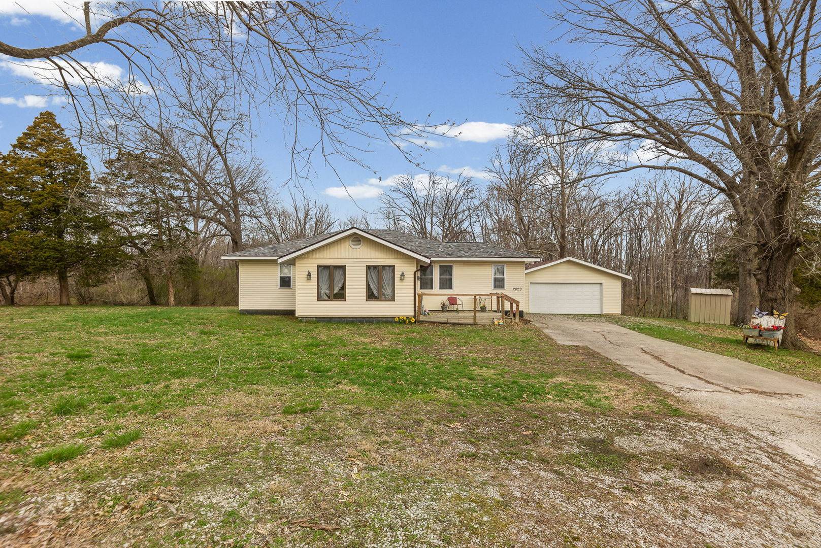 2429 Overbeck LN, Centralia, IL 62801