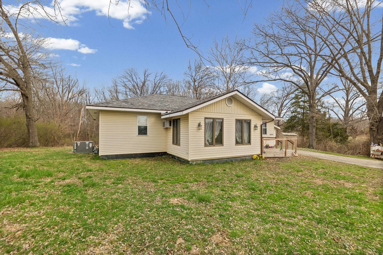 2429 Overbeck LN, Centralia, IL 62801