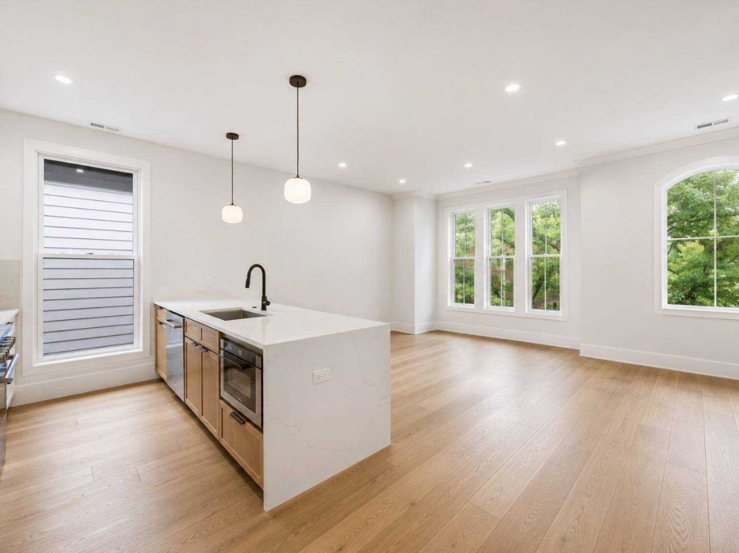 3644 W Cornelia AVE #2, Chicago, IL 60618
