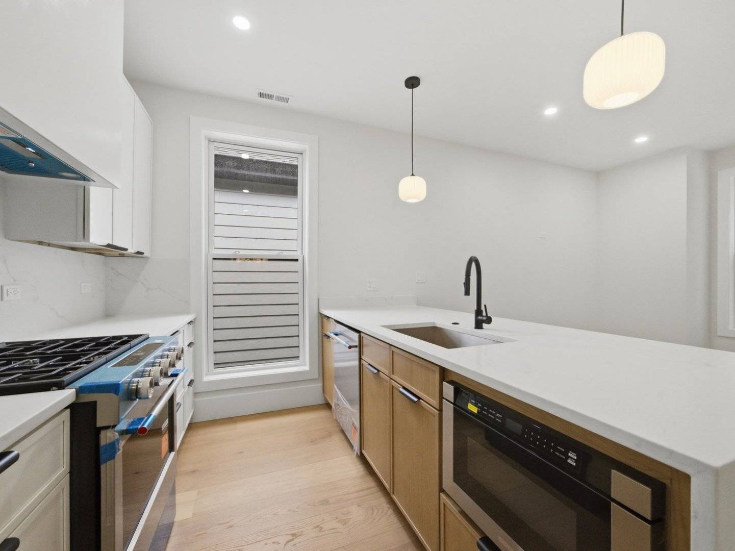 3644 W Cornelia AVE #2, Chicago, IL 60618
