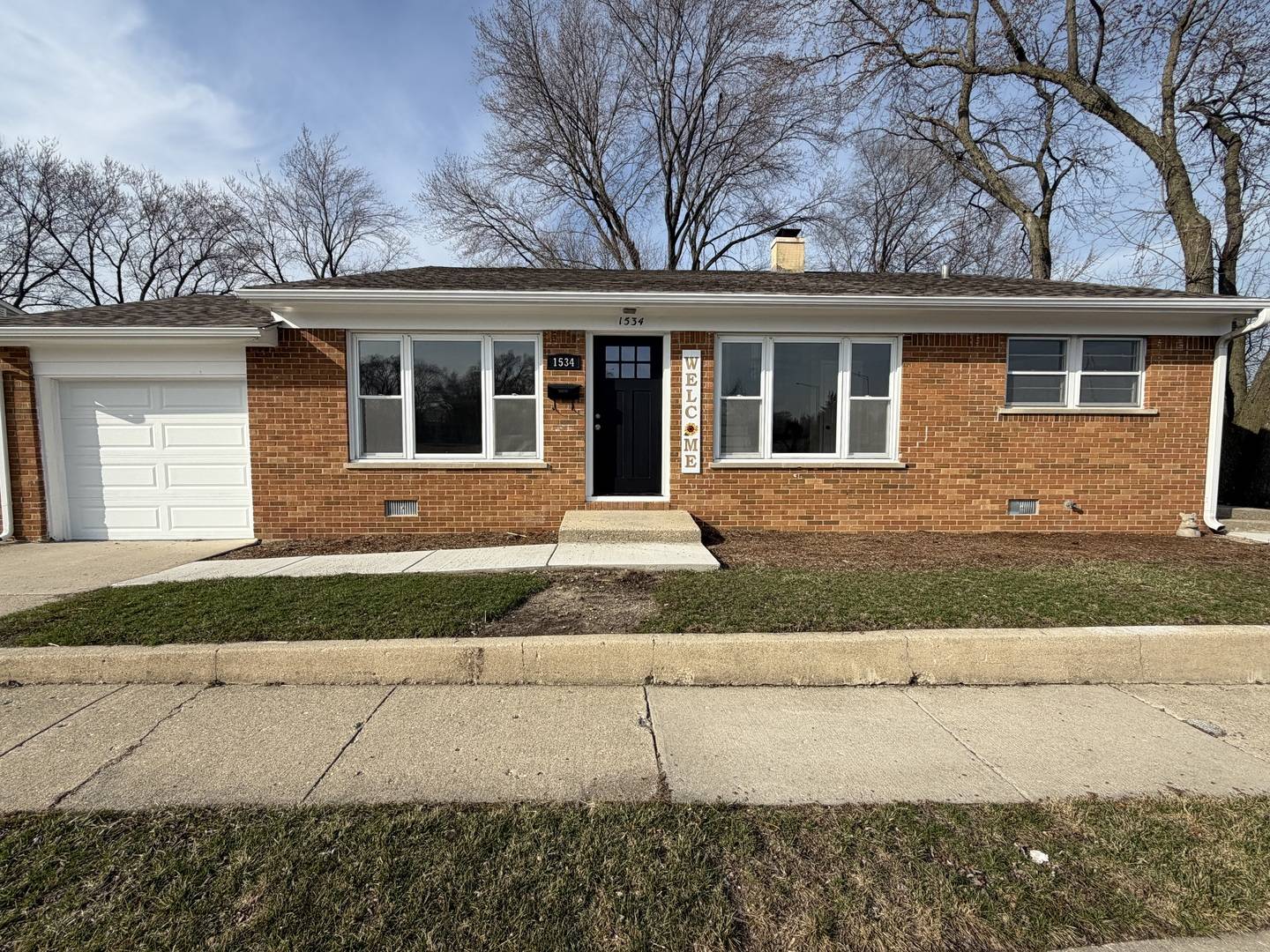 1534 E Palatine RD, Palatine, IL 60074