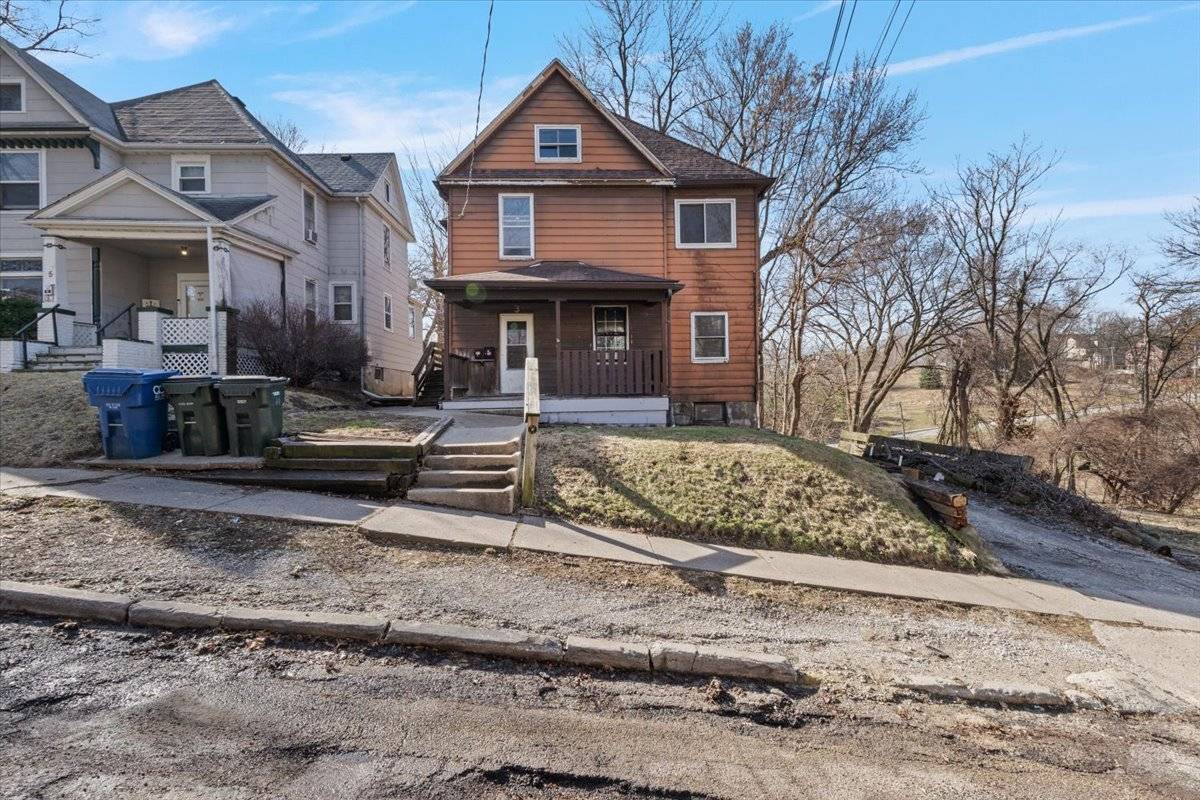 3 Riverview PL, Davenport, IA 52803