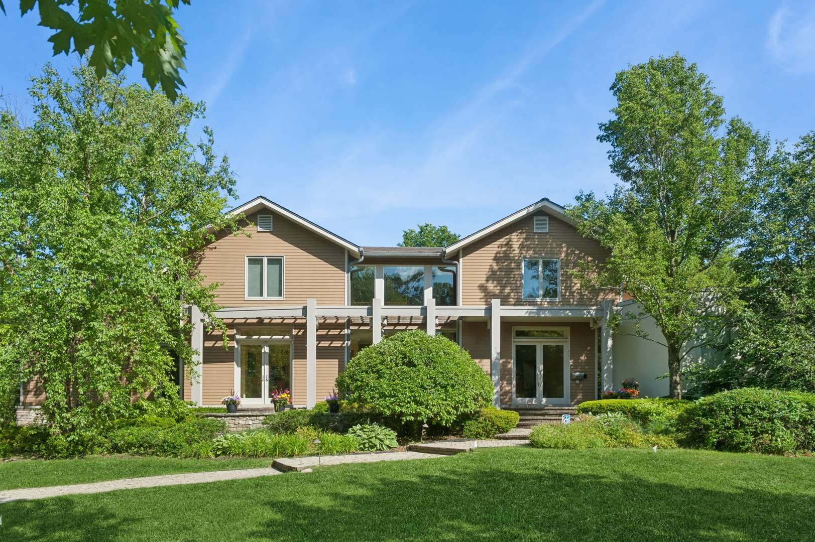 282 Linden Park PL, Highland Park, IL 60035