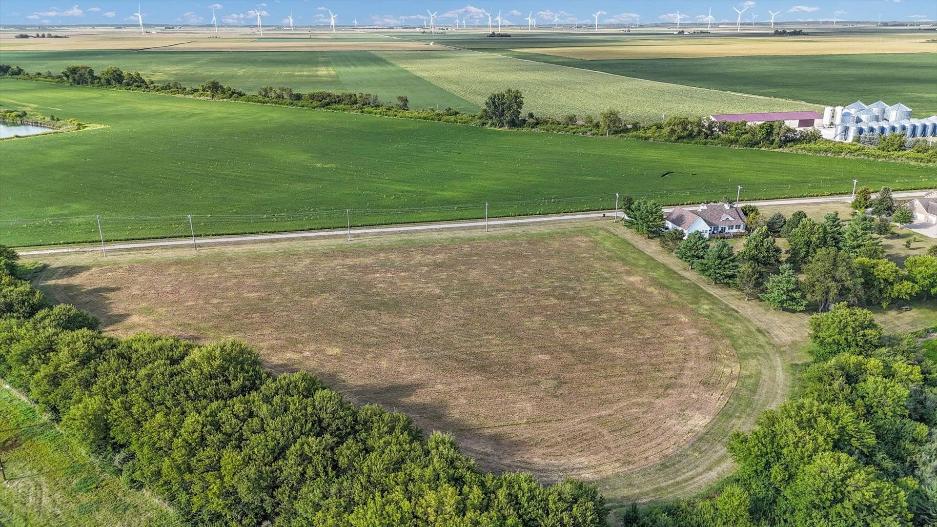 11 Moss DR, Farmer City, IL 61842