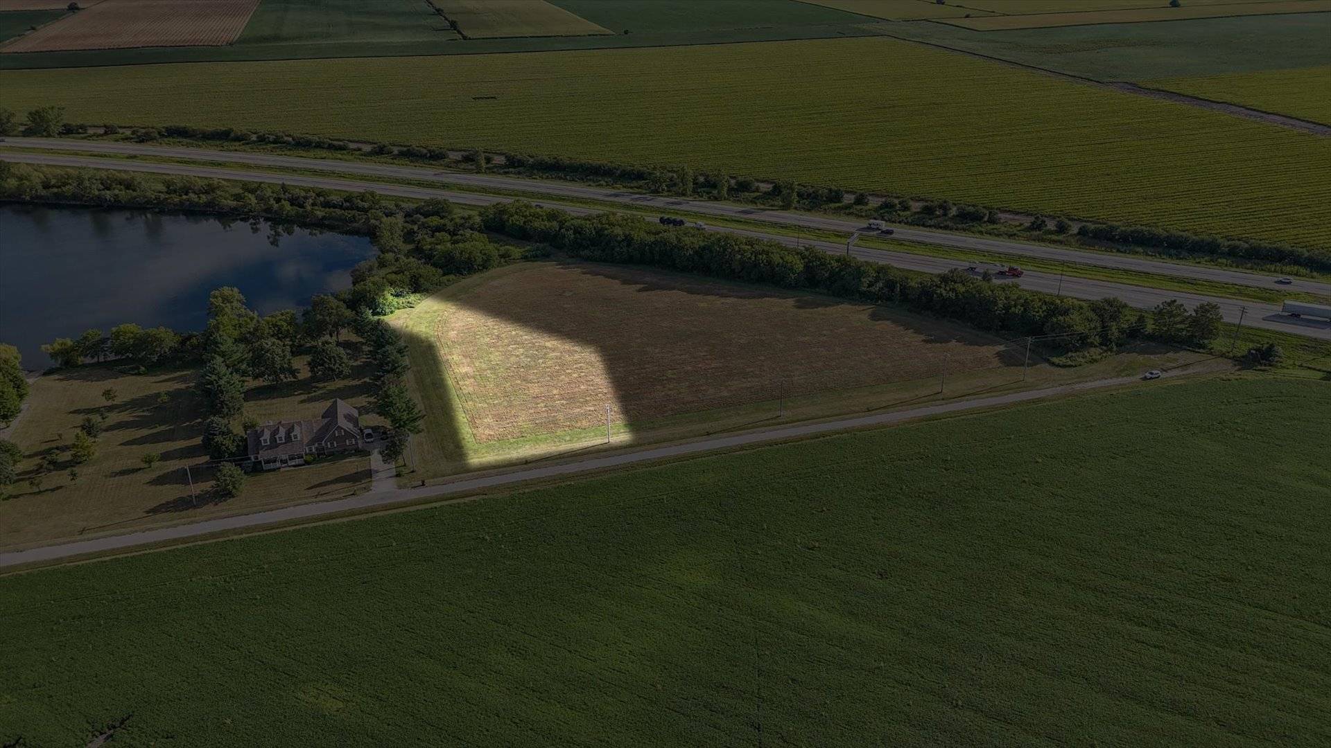 10 Moss DR, Farmer City, IL 61842