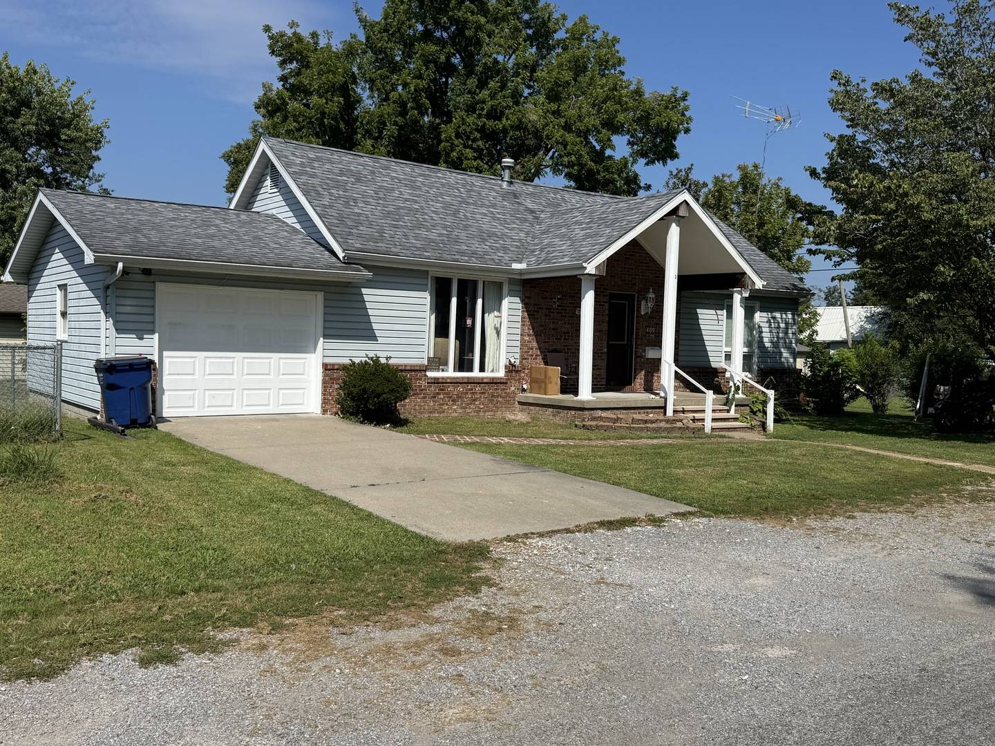 409 S Parkhill ST, West Frankfort, IL 62896