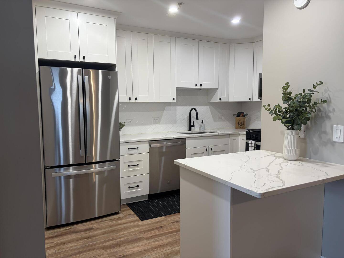 9355 Irving Park RD #402, Schiller Park, IL 60176