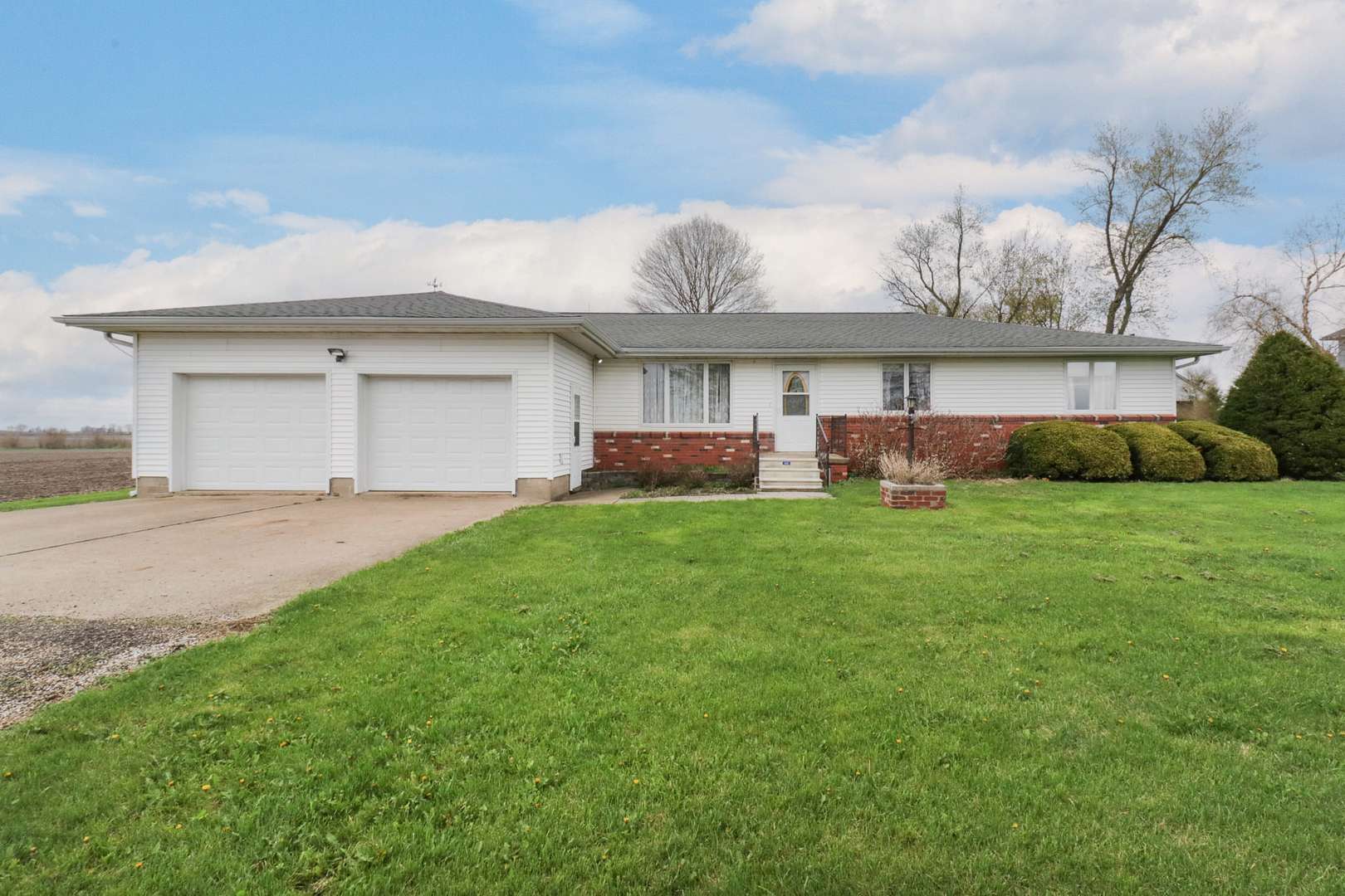 1109 W 4th ST, Delavan, IL 61734