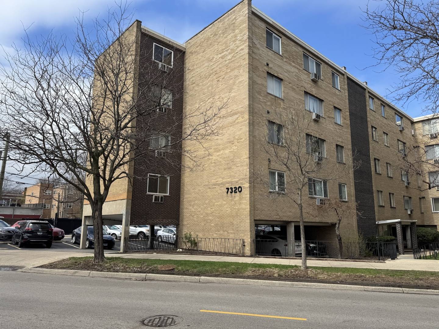 7320 N ROGERS AVE #215, Chicago, IL 60626