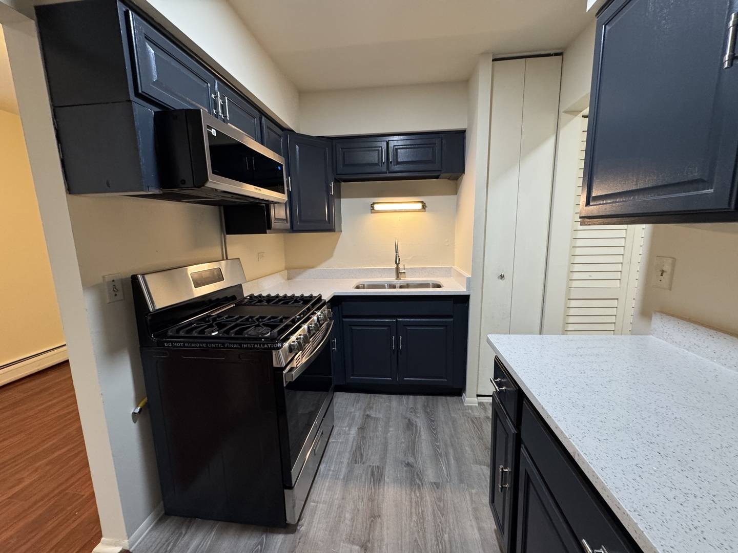 7320 N ROGERS AVE #215, Chicago, IL 60626