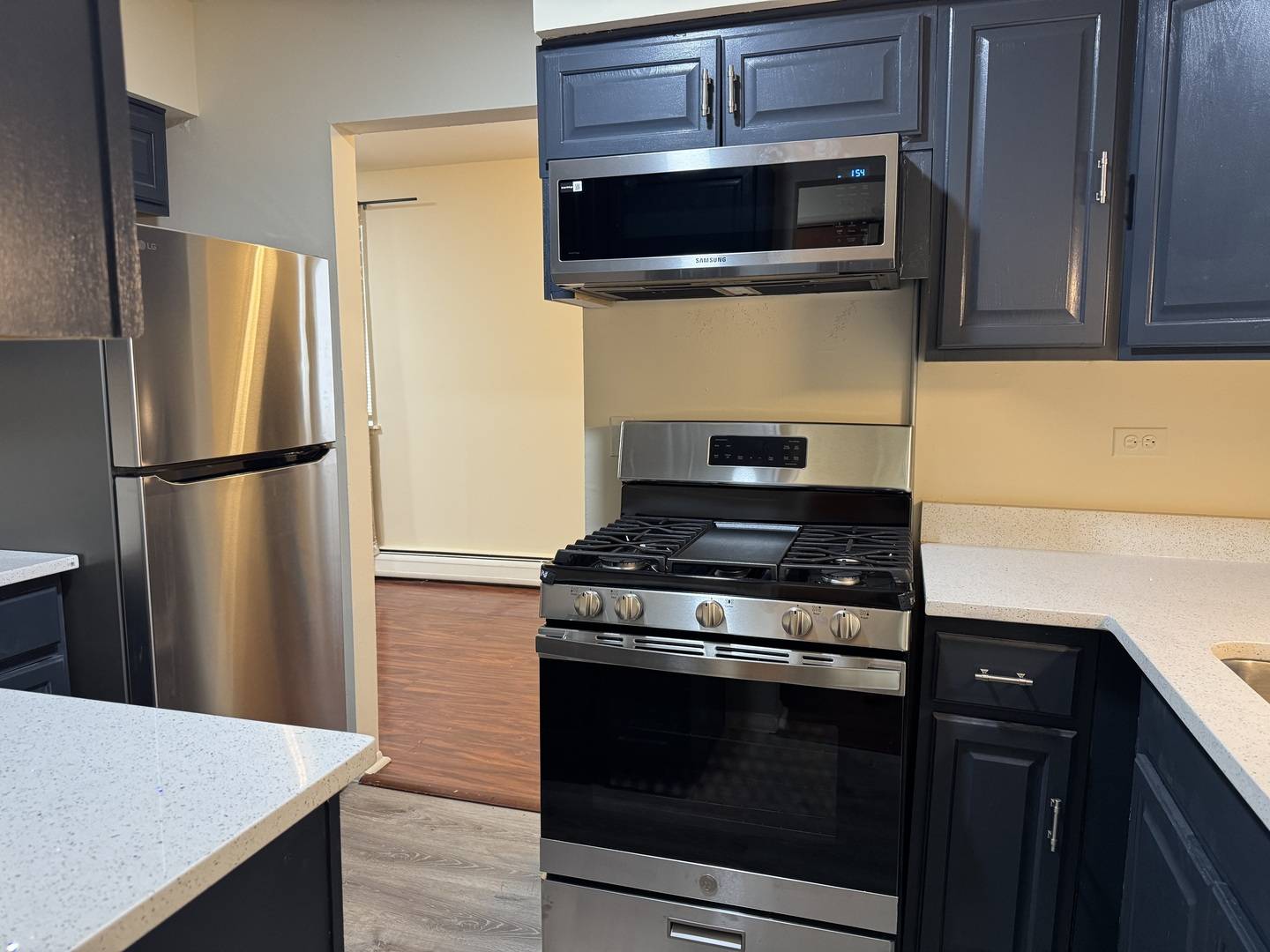 7320 N ROGERS AVE #215, Chicago, IL 60626