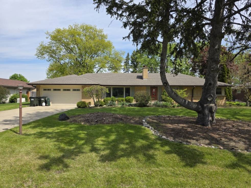 29 E Stonegate DR, Prospect Heights, IL 60070