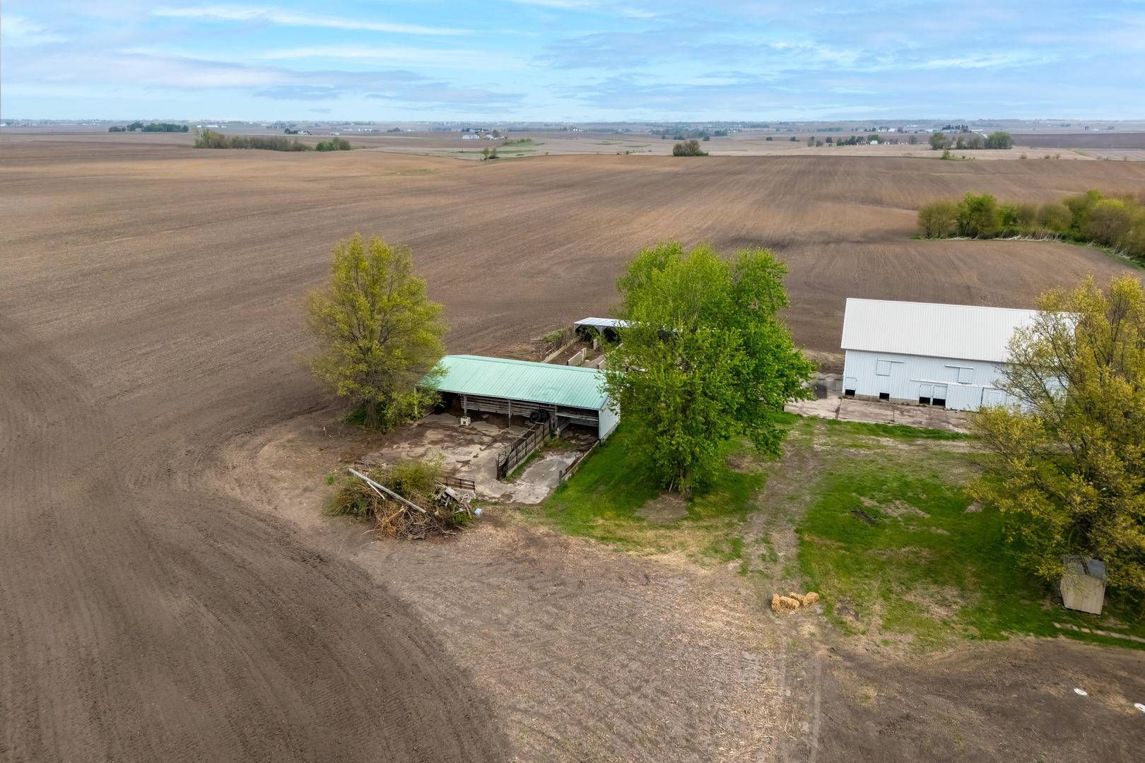 4400 220th ST, Walcott, IA 52773