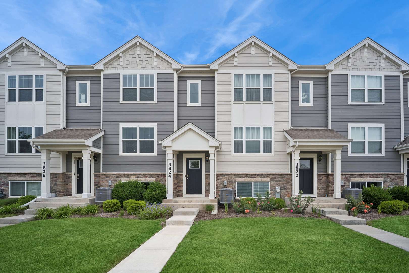 3824 Honeysuckle LN, Elgin, IL 60124