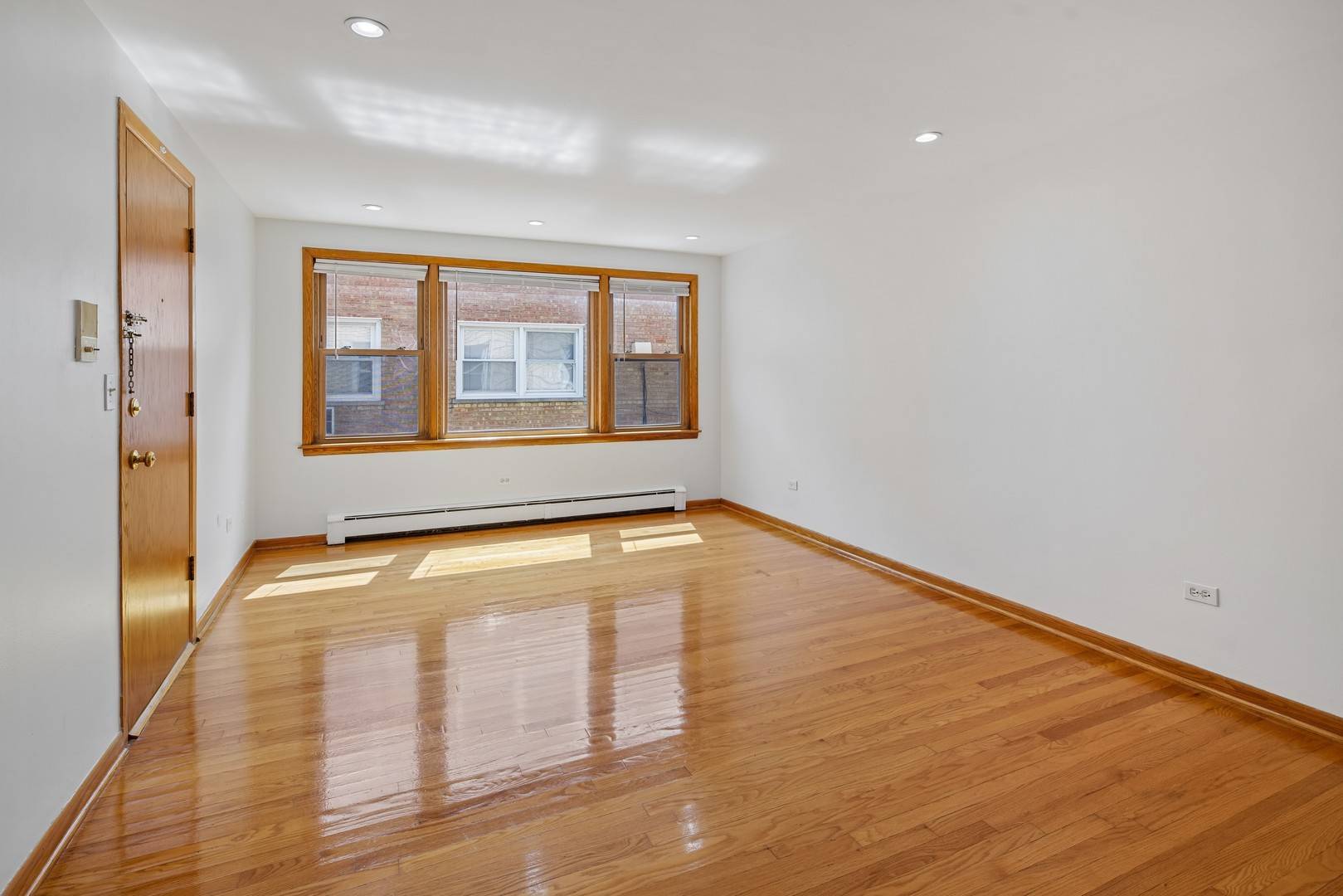 4928 N Lester AVE #2B, Chicago, IL 60630