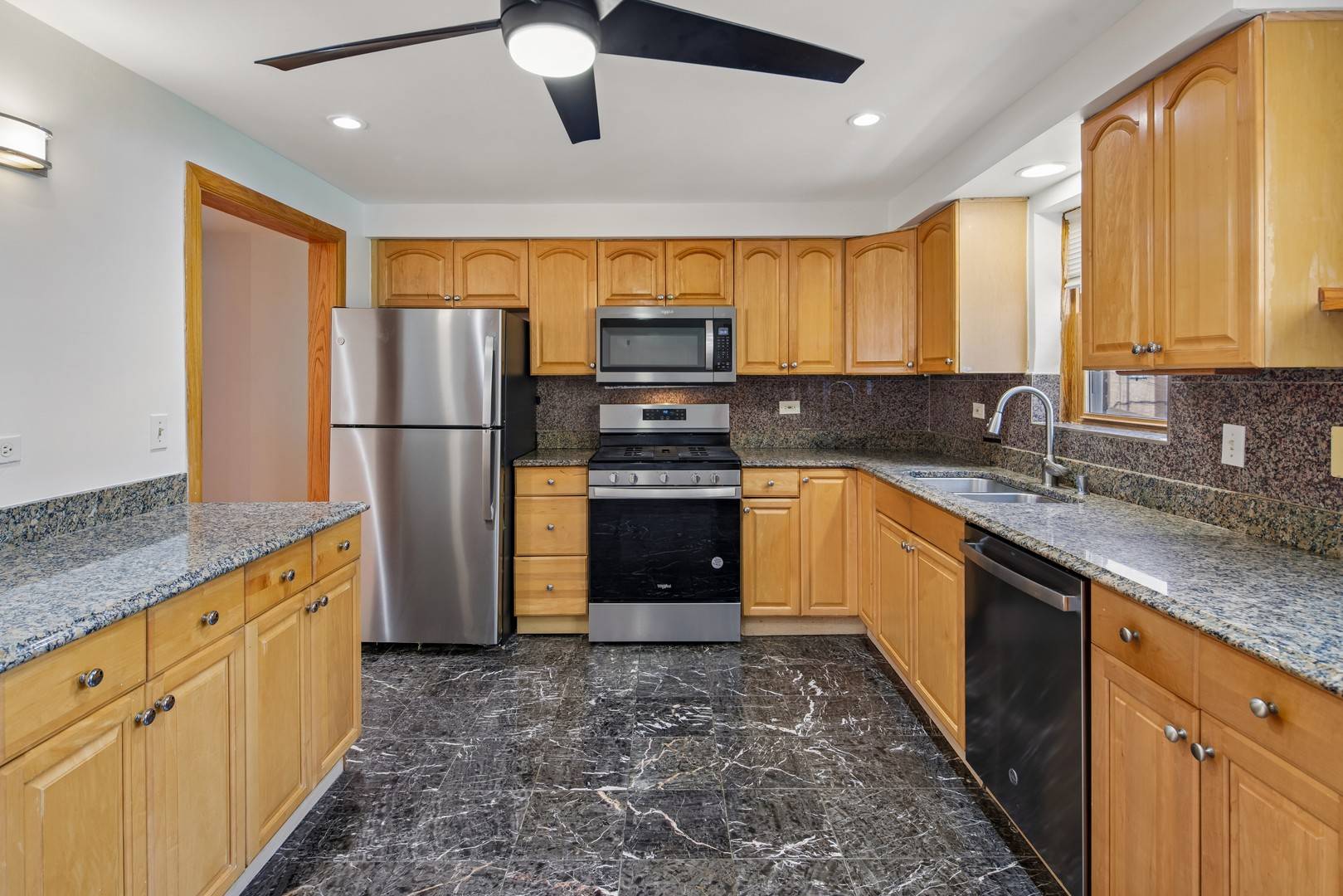 4928 N Lester AVE #2B, Chicago, IL 60630
