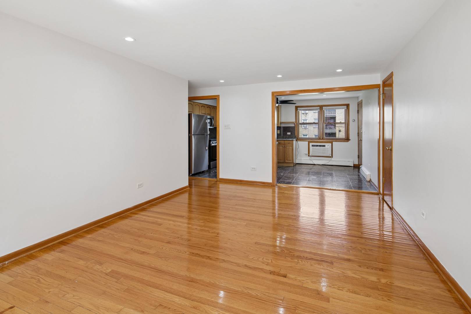 4928 N Lester AVE #2B, Chicago, IL 60630